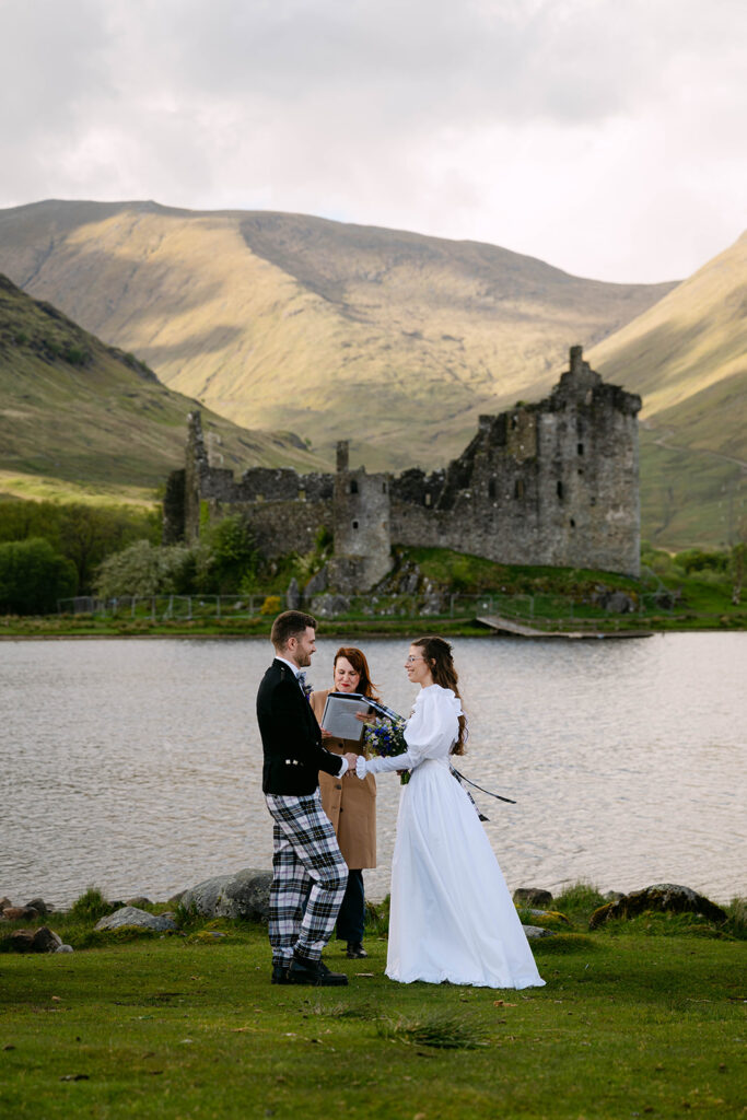 Rosa and Archie kilchurn castle viewpoint elopement