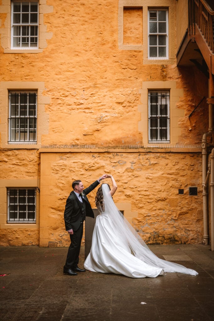 edyta and brian edinburgh royal mile wedding photography riddle's court