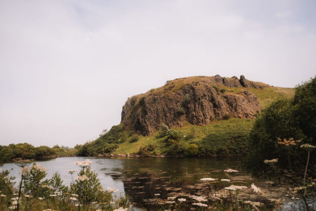  Scenic view of Arthur’s Seat and surrounding landscape