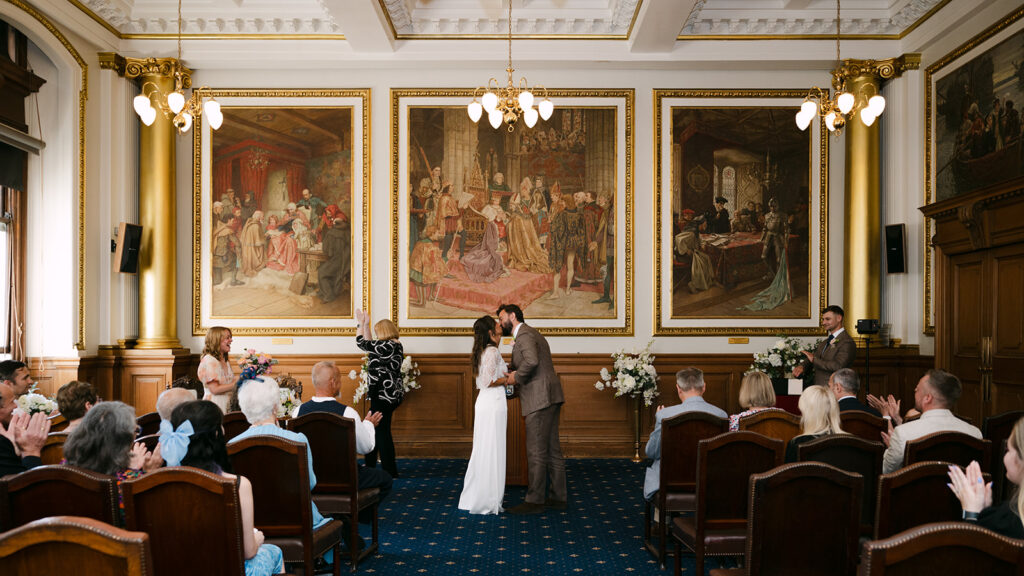 couple has first kiss in european room at edinbuRgh city chambers