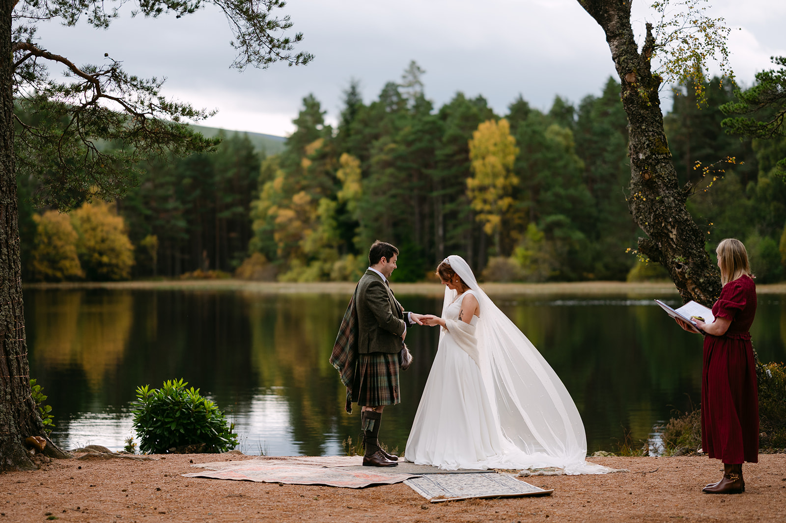 wedding couple saying their vows in glen tanar alongside celebrant