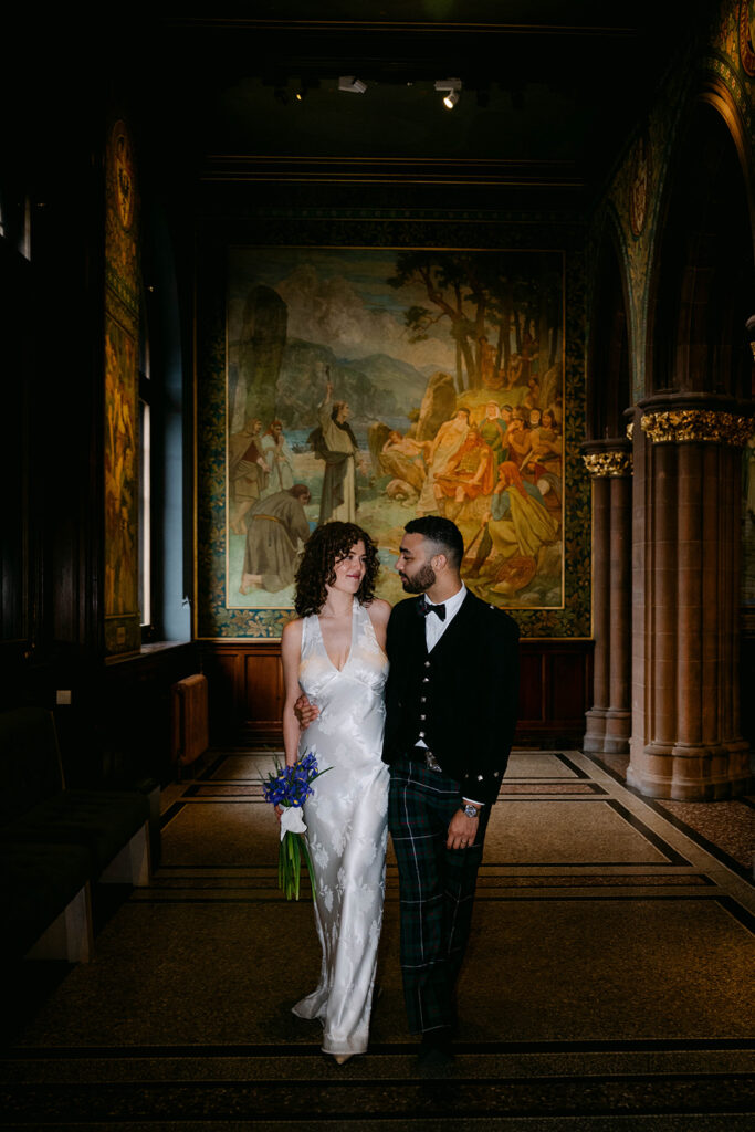 couple elopes in edinburgh with photos at edinburgh portrait gallery
